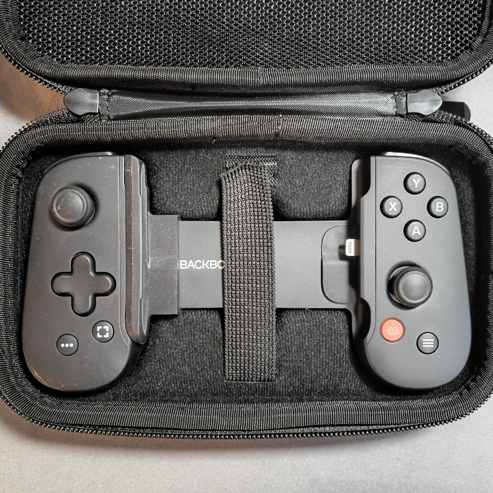 Backbone One Controller for iPhone Lightning Compatible BB-02-B-R with hard case